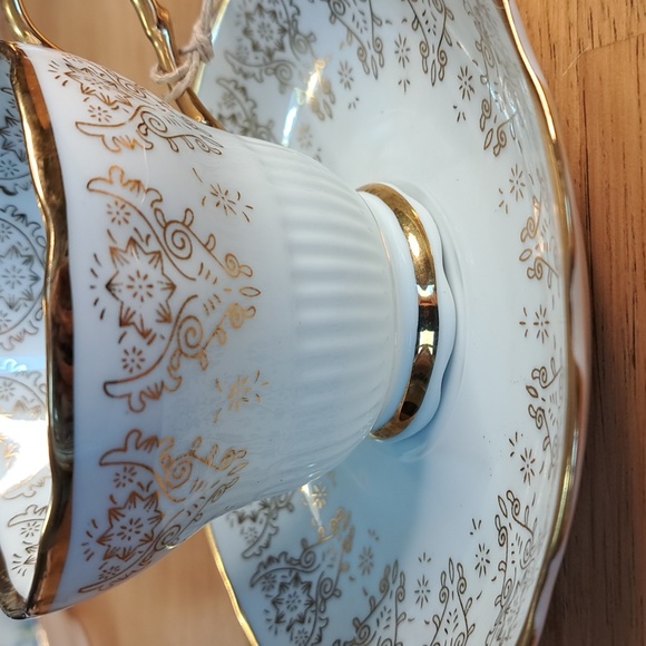 Vintage tea cup/saucer set - Picture 2 of 5
